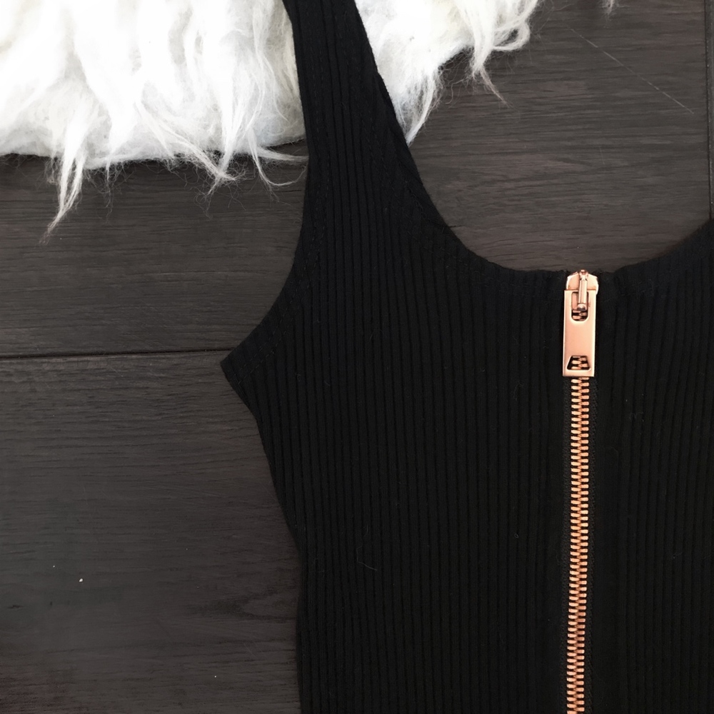 Black Ribbed Bodysuit with Rose Gold Zipper - Picture 2 of 4